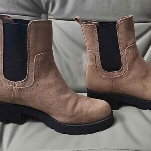 Old Navy Chelsea Boot - Taupe